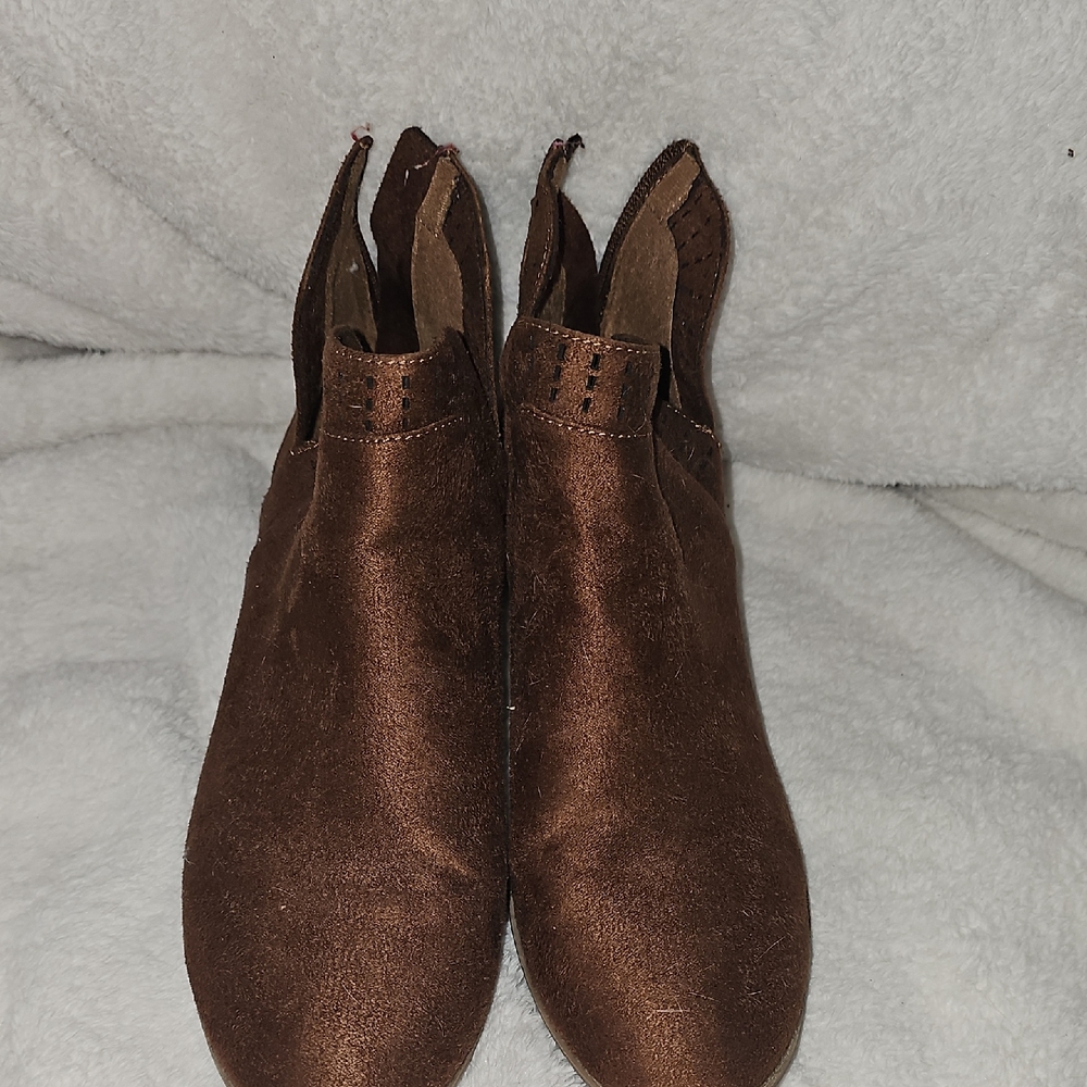 Arizona‎ Jean Company Brown Suede Ankle Booties. Size 8
